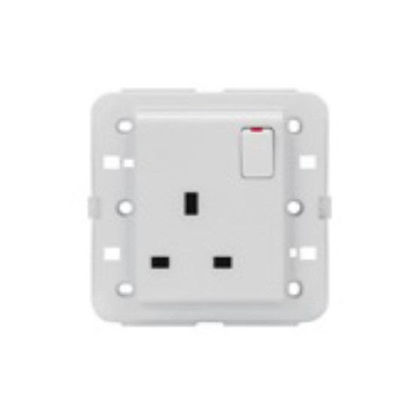 Slika SWITCHED SOCKET BRITISH STAN.2P+E 13A PEARL WHITE